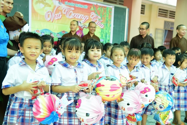Spreading the love on Mid-Autumn Festival in Tay Ninh