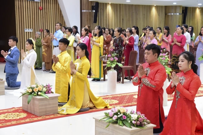The Wedding Ceremony at the pagoda 