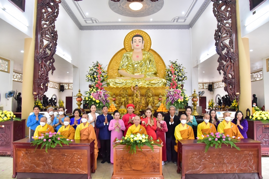 Wedding Ceremony at the pagoda