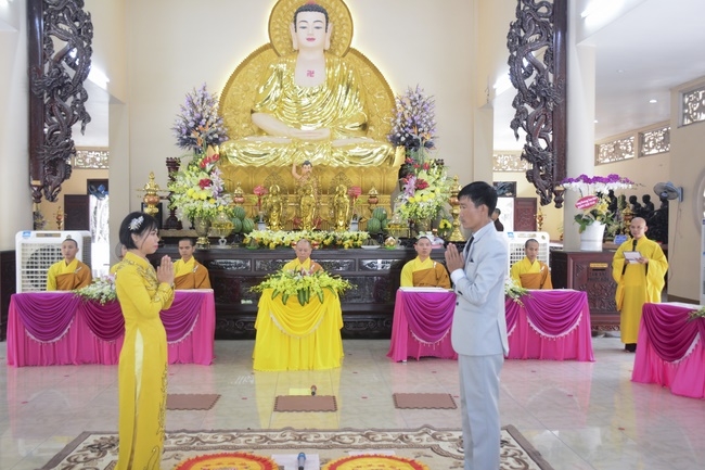 The Wedding Ceremony at the pagoda