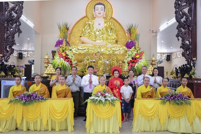 Wedding ceremony at the pagoda