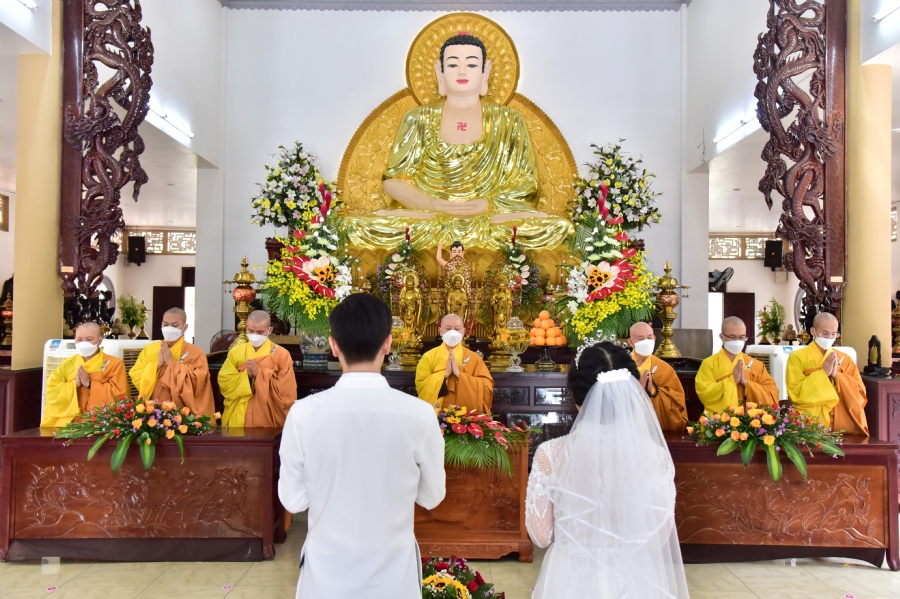 Wedding Ceremony at the pagoda