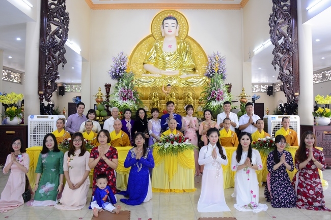 The Wedding Ceremony at the pagoda