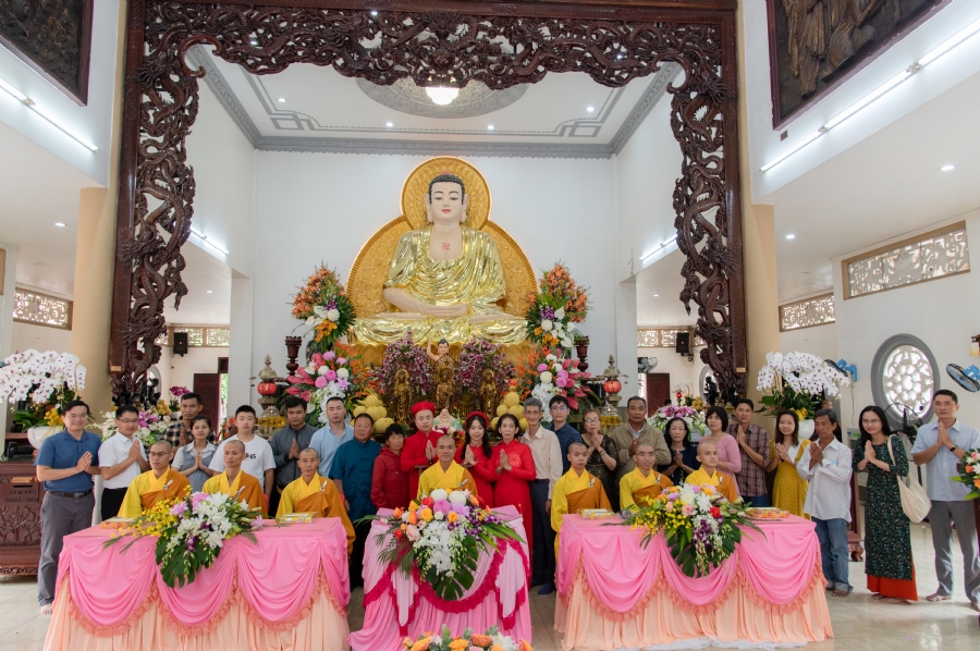 Wedding Ceremony at the pagoda