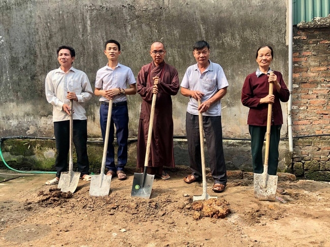 The ceremony groundbreaking to build charity houses in Ngoc Liep commune.