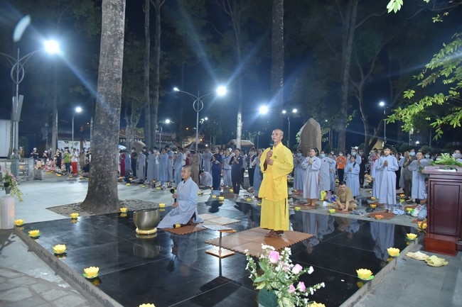 Lễ lạy danh hiệu Quán Thế Âm nhân mùa Vu Lan