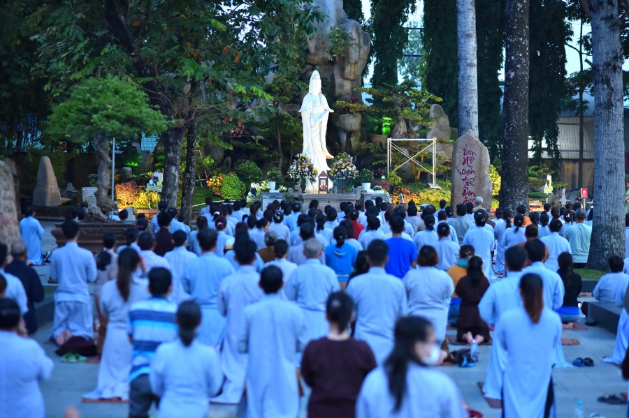 Prostrating five hundred names Bodhisattva Avalokitesvara