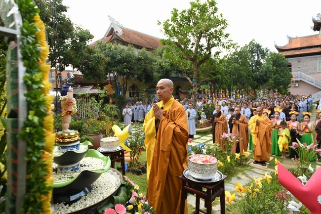 The great Buddha’s Birthday Celebration at Hoa Phuc Pagoda – Hanoi