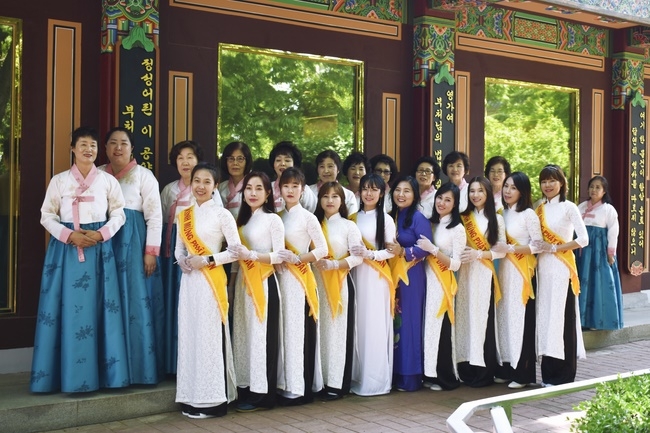 Lễ Phật đản cho người Việt tại chùa Dược Sư, Hàn Quốc