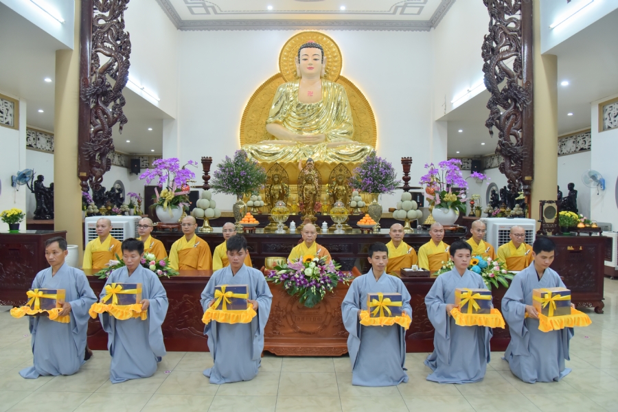 Lễ thế phát xuất gia 08/12 Nhâm Dần