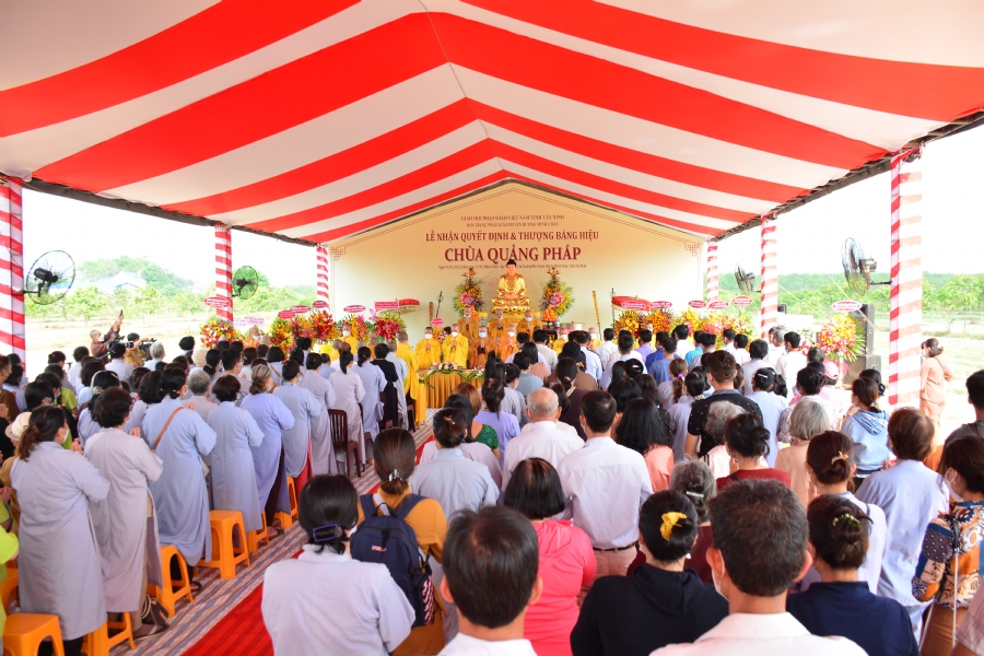 The ceremony setting up the signboard of Quang Phap pagoda - Tay Ninh