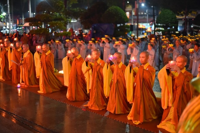Three-Jewel gratitude Ceremony in the 100th seven-day Retreat