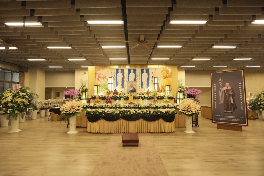 Ritual of visiting and offering homage Venerable Master Chin Kung’s Body