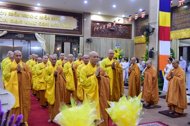 Ritual of visiting and offering homage to Most Venerable Thich Giac Phuc’s Body