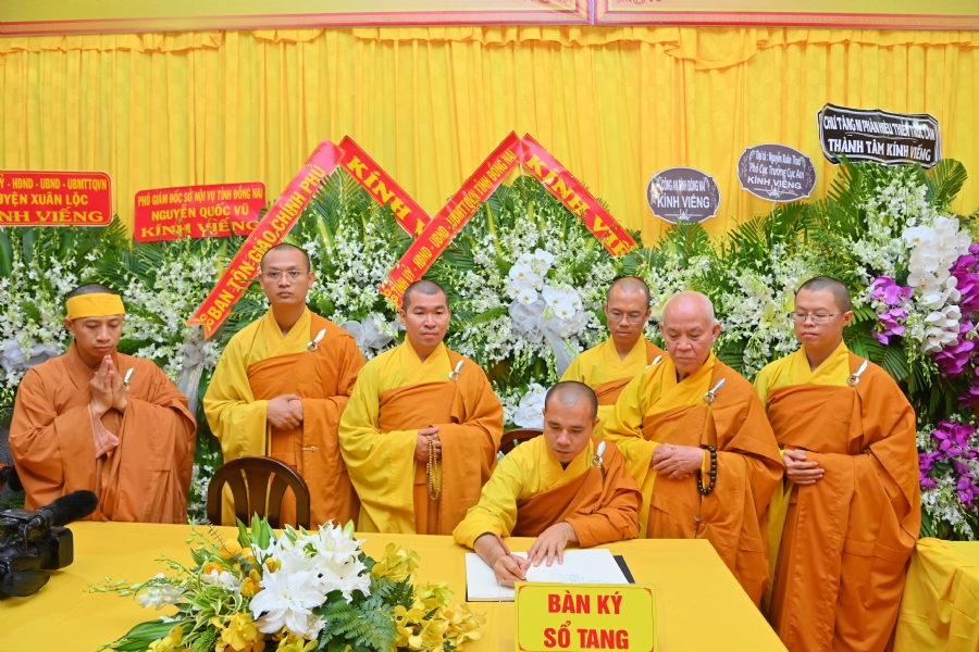 Ritual of visiting and paying homage to Most Venerable Thich Giac Quang’s Body