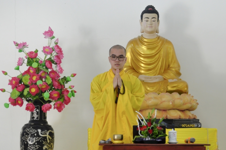 A quiet day practice at Can Mon Pagoda