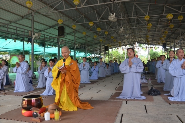 One-day cultivation at Hoang Phap Pagoda in Cambodia