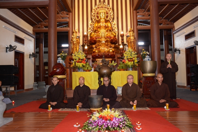 The  2nd day of the retreat Zen–Reciting the Buddha name at Tay Khanh Pagoda.
