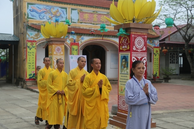 The first day of seven days retreat “Learning  the Buddha’s conduct”