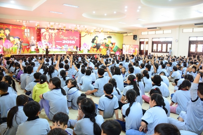 The retreat of children “Em ve ben Phat”