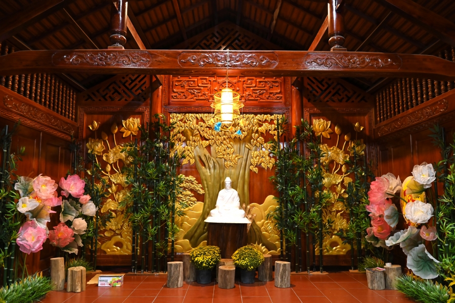 DISCUSSING THREE CATEGORIES OF PEOPLE ON SPRING DAYS