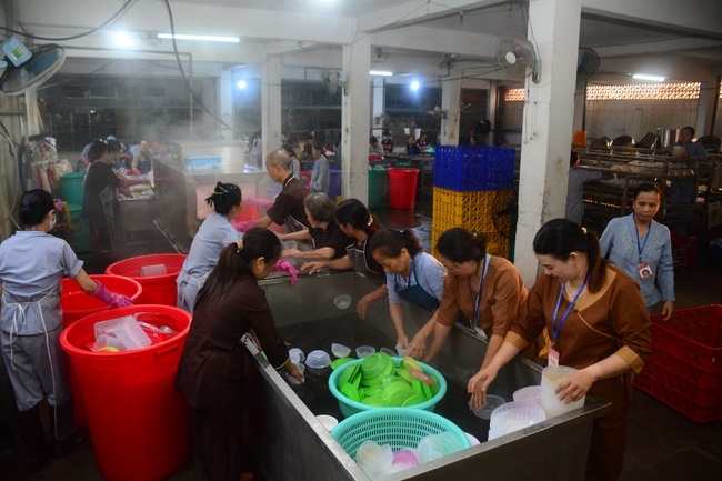 Người công quả - sự hi sinh thầm lặng