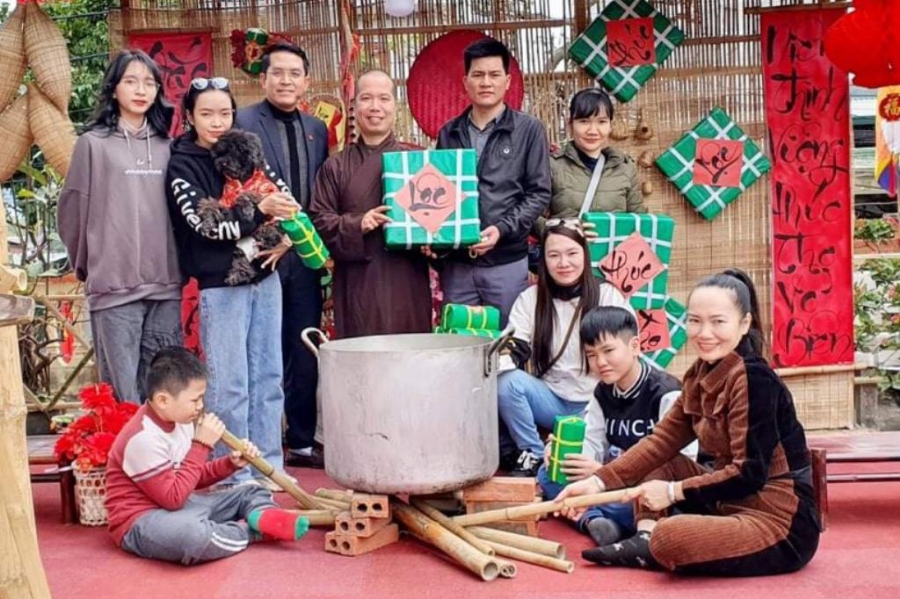  Leaders of Quang Ninh Province and delegations visit and wish New Year at Tieu Dao Pagoda