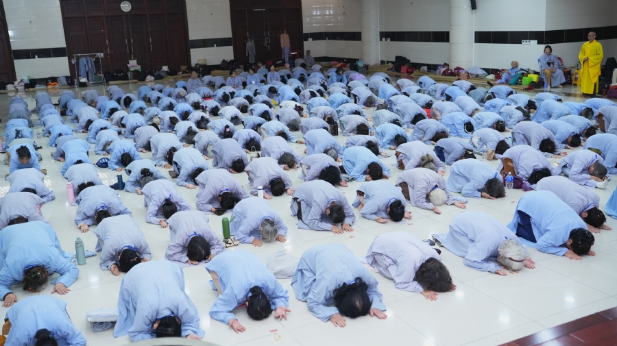 Nhập khóa Khóa tu Phật thất lần thứ 109.
