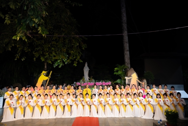 Candle Lighting Night of Ullambana Ceremony holding by Hieu and Thuong Group