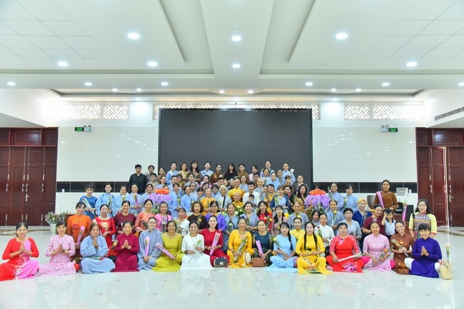 Nhóm Hiểu và Thương: trang nghiêm đảnh lễ khánh tuế Hòa thượng Đạo trưởng