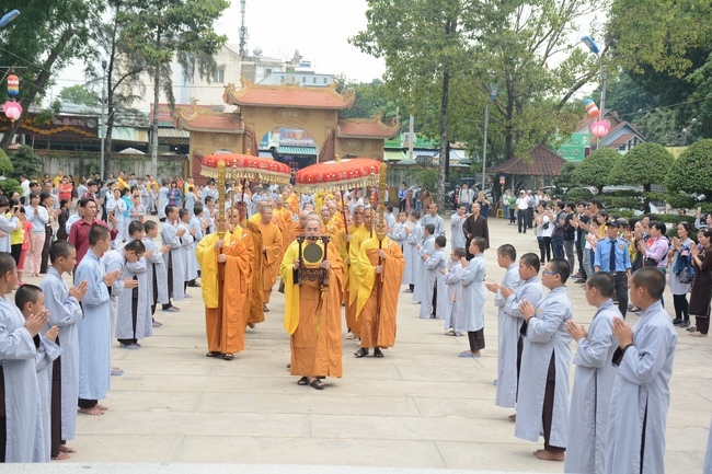 Delegation of the Vietnam Buddhist Association visit Hoang Phap Temple
