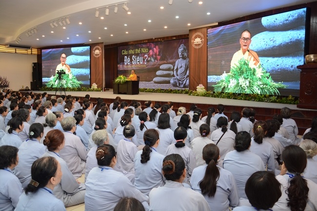 “HOW TO TAKE THE RIGHT PRAYING IN BUDDHISM” Dharma Talk in the 89th Seven-Day Retreat