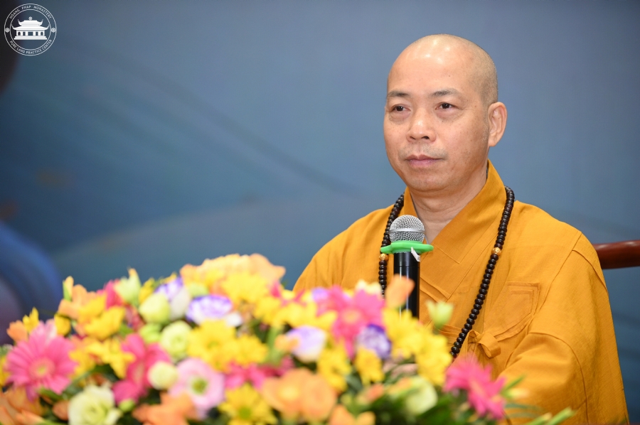 Dharma talk Educating today's young generation in the 102nd Seven-day Retreat