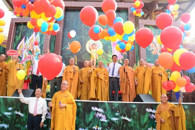 Phật giáo huyện Hóc Môn tổ chức Đại lễ Phật đản PL.2562