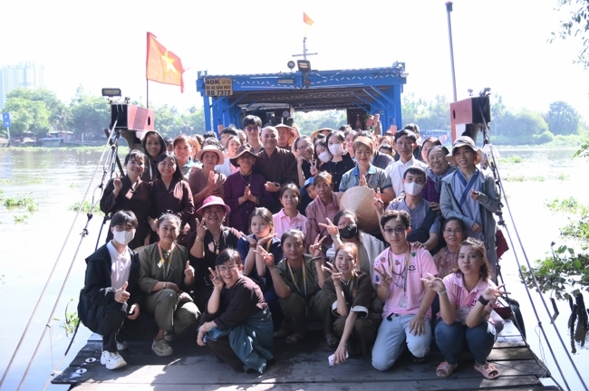 Phóng sinh tại bến phà Bình Mỹ