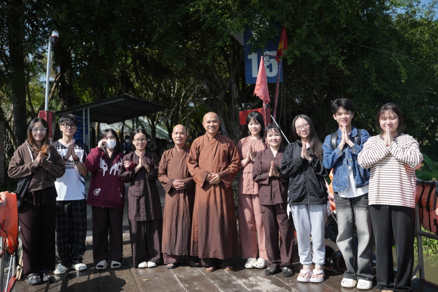 Phóng sinh tại bến phà Bình Mỹ