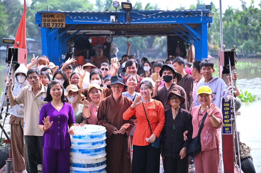 PHÓNG SINH TẠI BẾN PHÀ BÌNH MỸ.