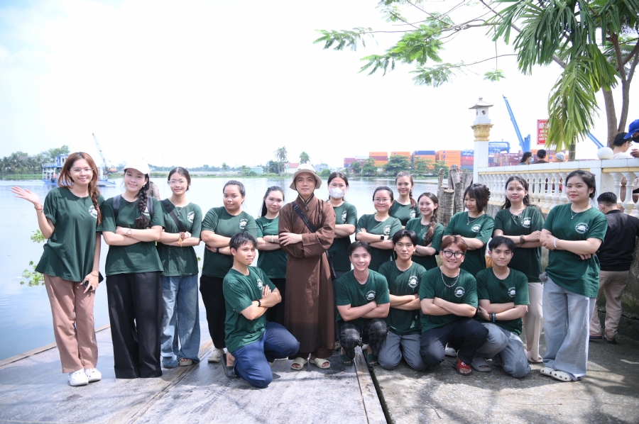 Freeing of creatures at Nhi Binh ferry (Hoc Mon)