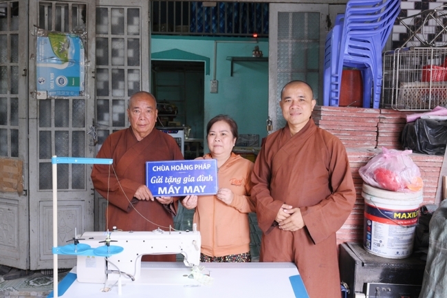 Chương trình từ thiện “Phương tiện nghĩa tình”.