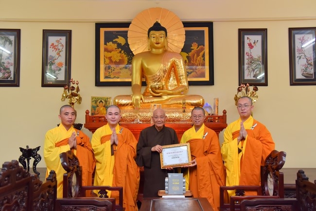 Donating to Law Propagation Class at Hue Nghiem Pagoda from NCT Education Talent Monk Fund
