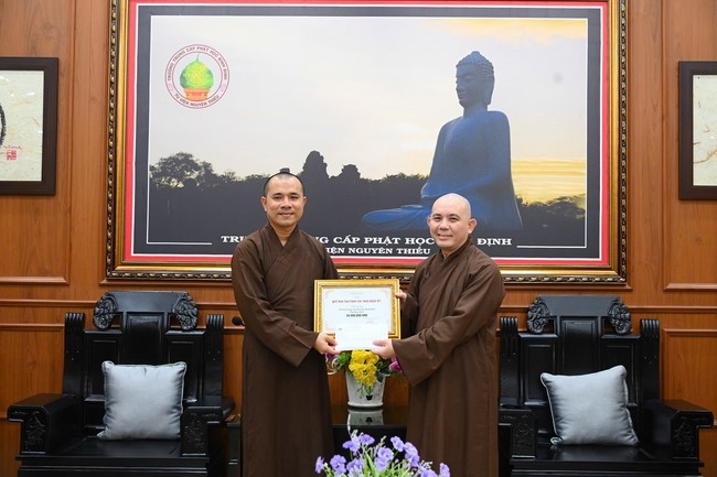 Donating to Binh Dinh Buddhist Intermediate School from NCT Education Talent Monk Fund