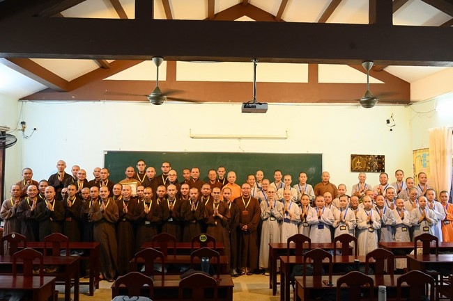 Quỹ đào tạo Tăng tài “Ngộ Chân Tử” cúng dường tại trường Trung cấp Phật học Đà Nẵng