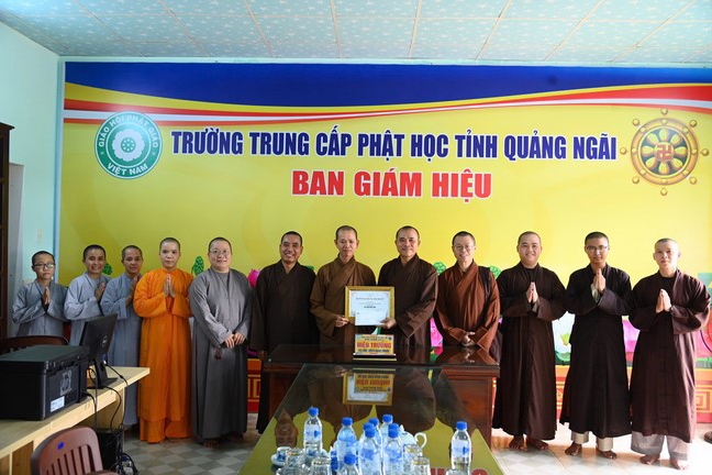 Quỹ đào tạo Tăng tài “Ngộ Chân Tử” cúng dường tại trường Trung cấp Phật học Quảng Ngãi