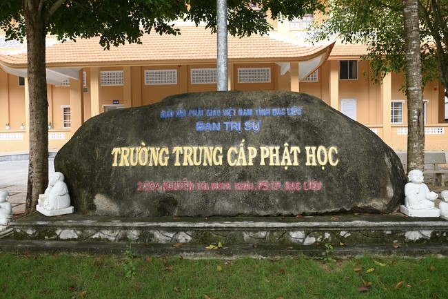 Quỹ đào tạo Tăng tài Ngộ Chân Tử cúng dường tại trường Trung cấp Phật học tỉnh Bạc Liêu.