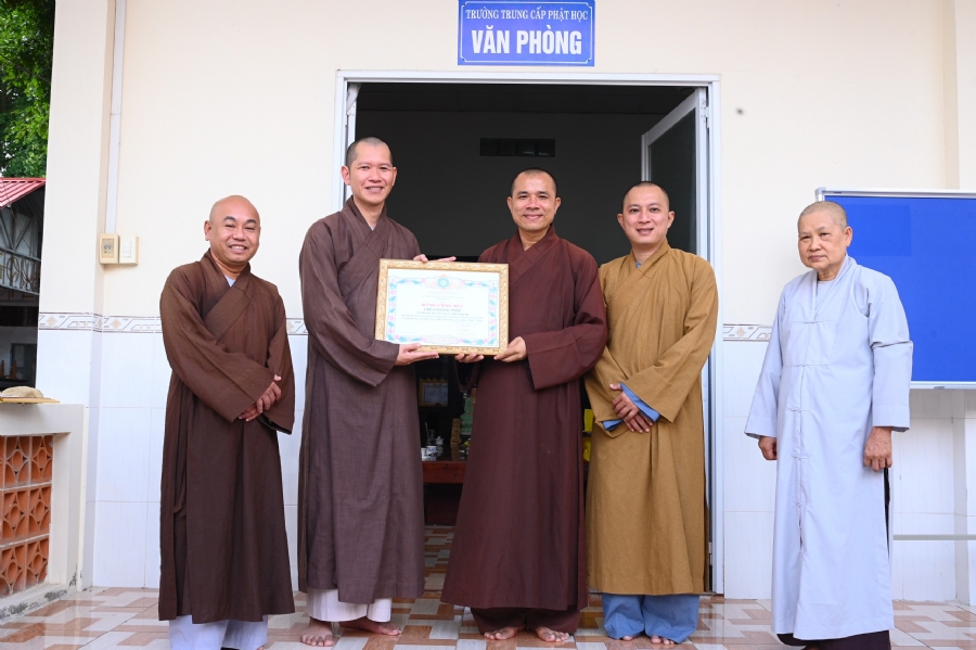 Quỹ đào tạo Tăng tài Ngộ Chân Tử cúng dường tại Trường Trung cấp Phật học tỉnh Đồng Tháp