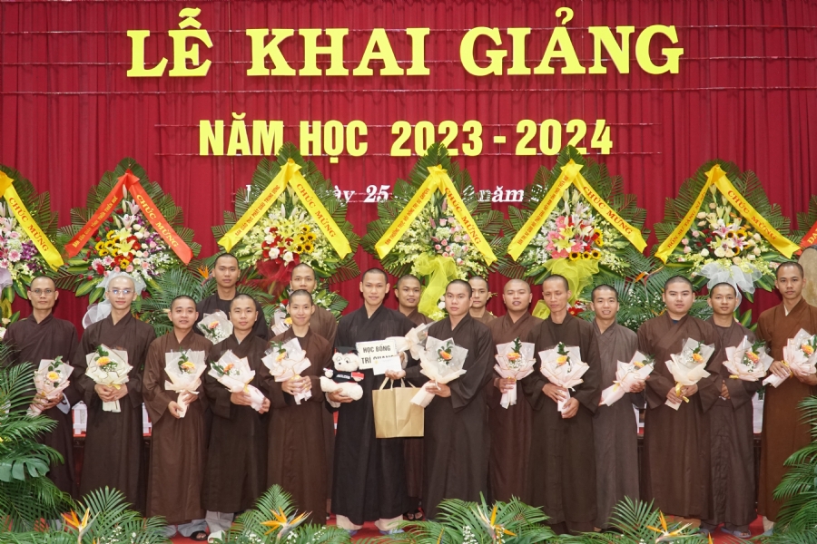 Ngo Chan Tu Education Talent Monk Fund donating in Central region