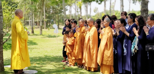 Quý thầy và các phái đoàn Phật tử chúc tết Thượng tọa Thích Chân Tính từ ngày 11-15 tết