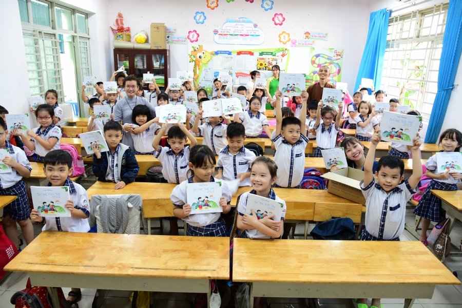 Tặng sách trường Tiểu học Chi Lăng, Gò Vấp