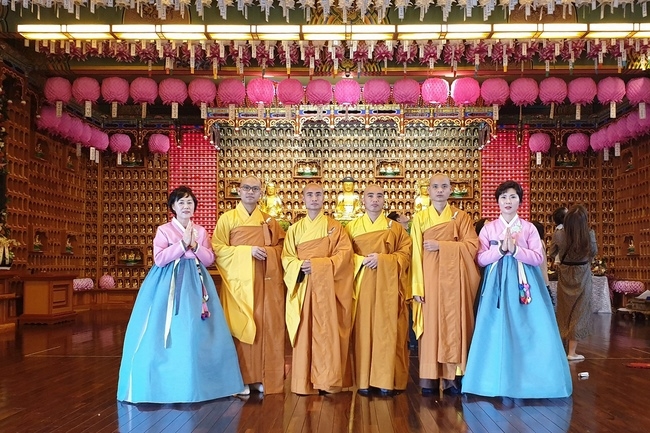 Tham dự lễ Phật đản tại Hàn Quốc