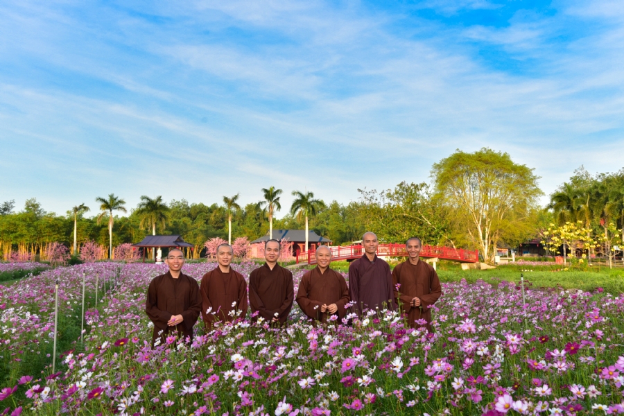 Thăm Thủy Hoa Viên